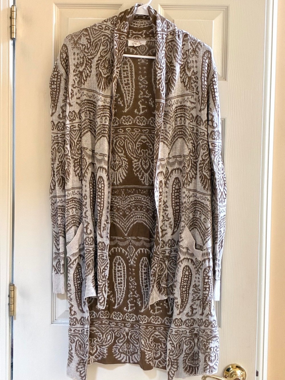 SUN & SHADOW Cotton Brown and Cream Paisley Open-Front Cardigan